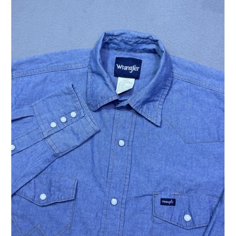 VINTAGE Wrangler Pearl Snap Shirt Mens LT Chambray Cowboy Cut 90s